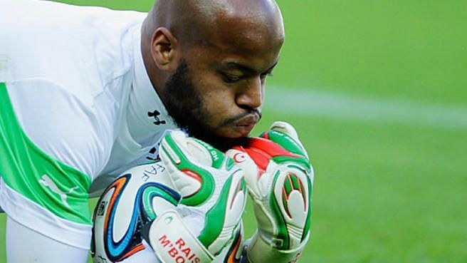 Raïs M'Bolhi played the 2010 World Cup for Algeria. 